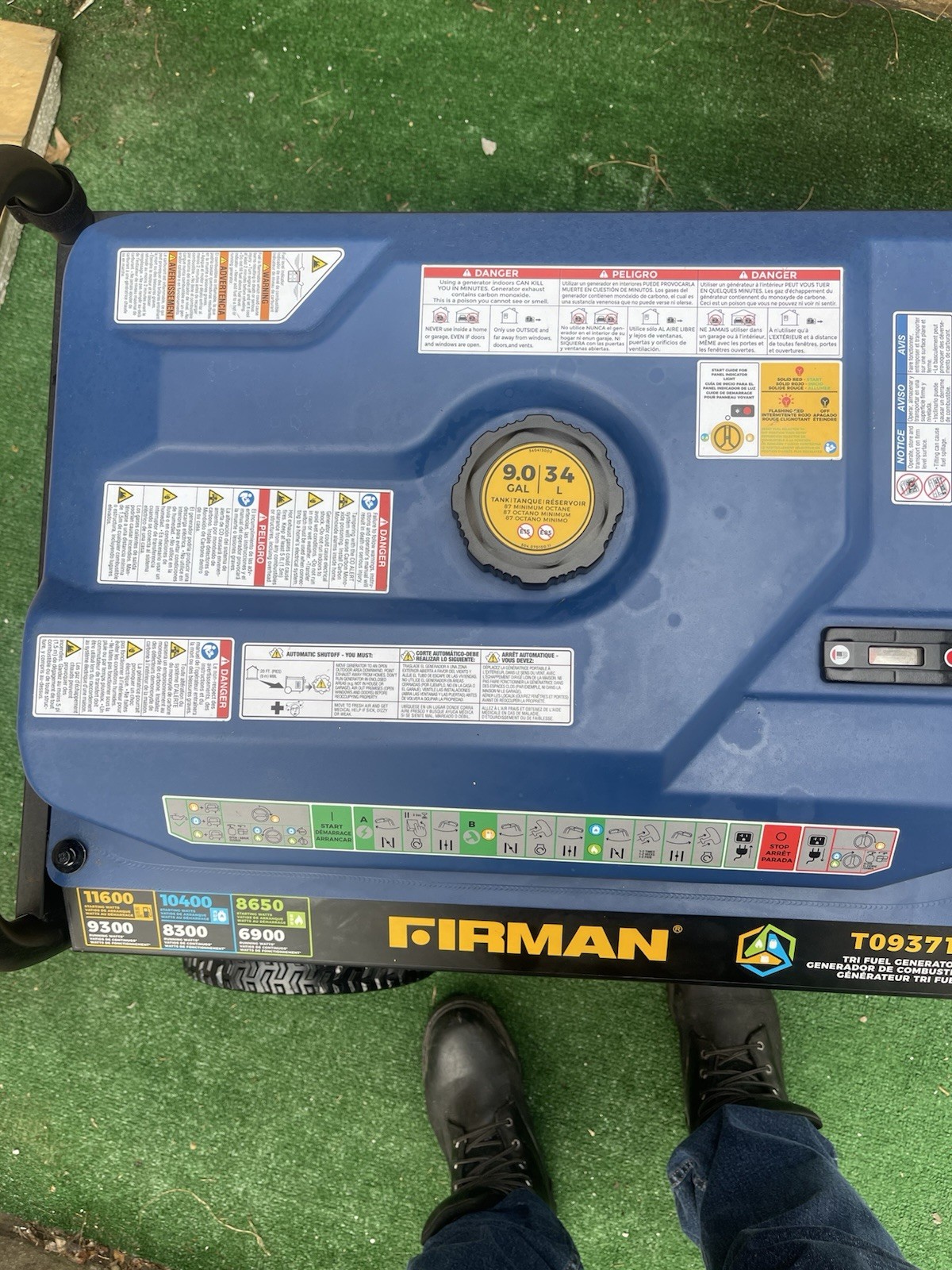 FIRMAN T09371 Tri Fuel 11600W Portable Generator Electric Start 9.0 Gal