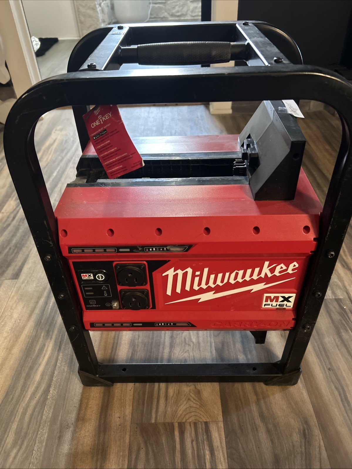 Milwaukee MX FUEL CARRY-ON 3600W/1800W Power Supply-Portable Battery Generator