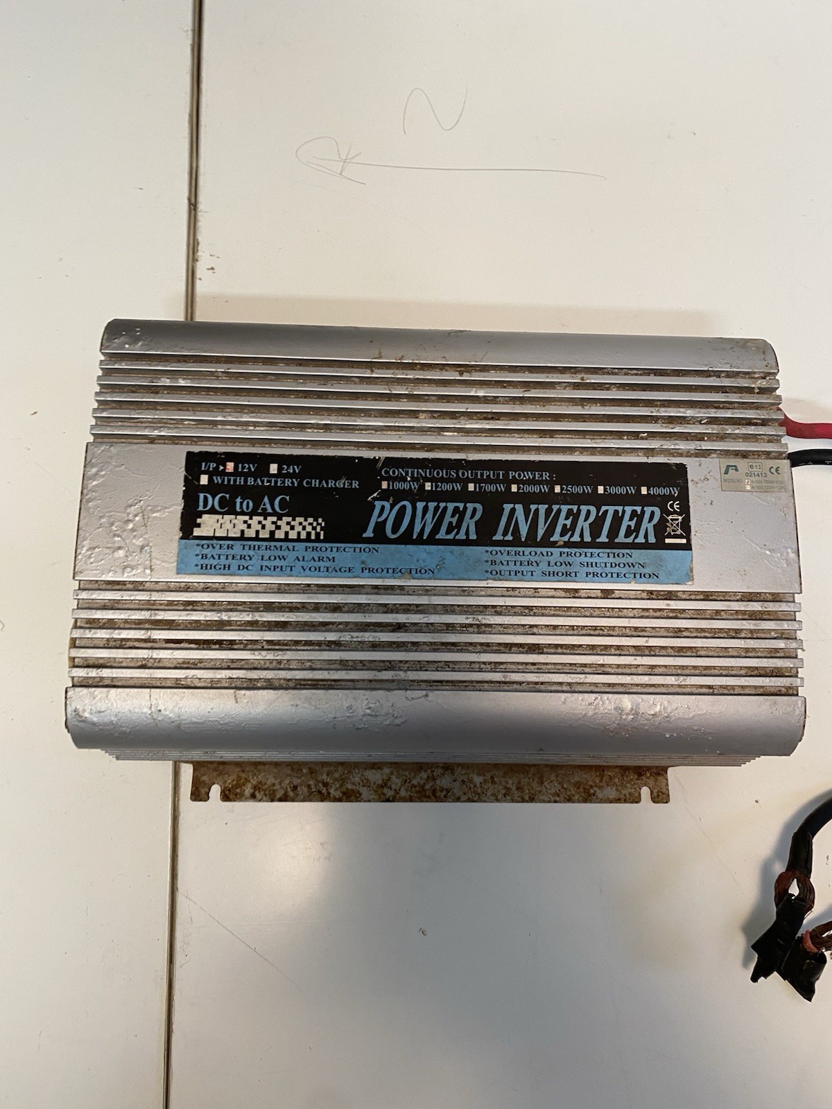 Schuko DC-AC Inverter 12V/24V 230V 50Hz 2 Outlets with Charger