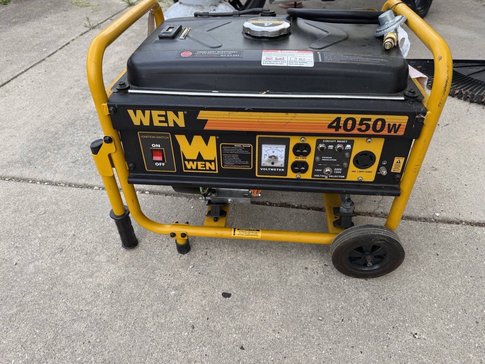 WEN 4050W Portable Propane/Gasoline/Natural gas Generator 120V Model 56400i