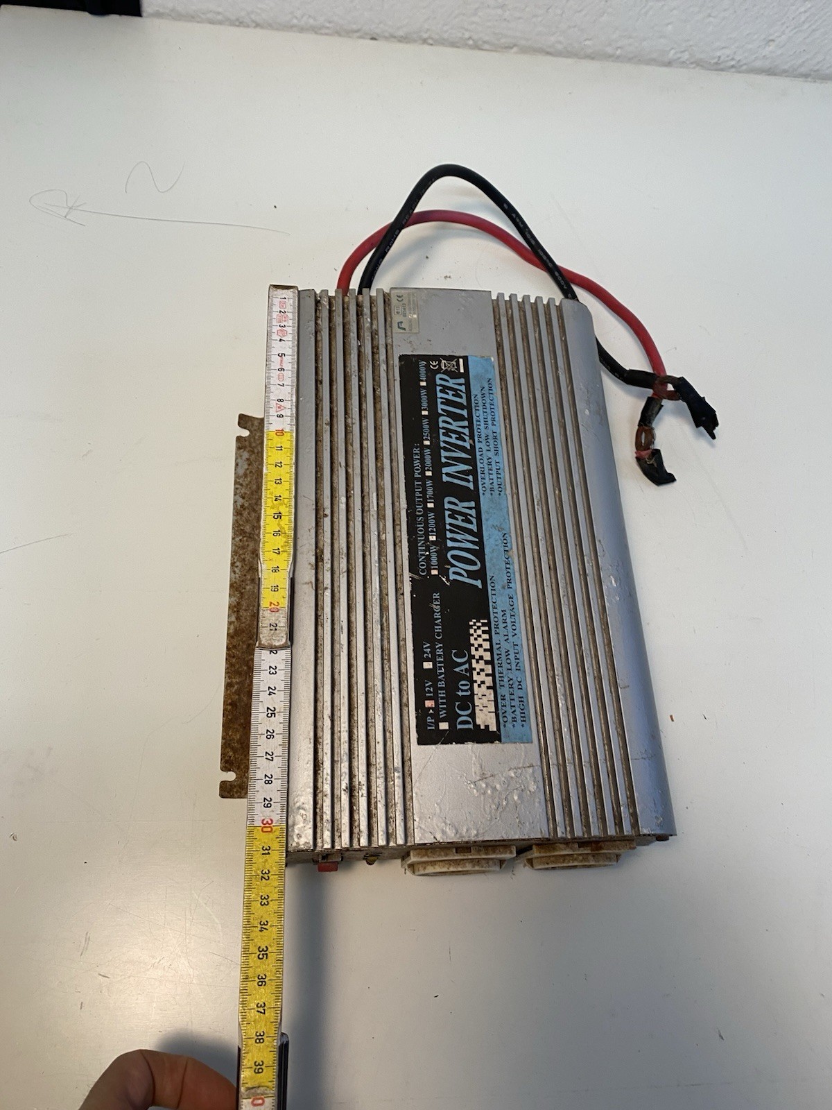 Schuko DC-AC Inverter 12V/24V 230V 50Hz 2 Outlets with Charger