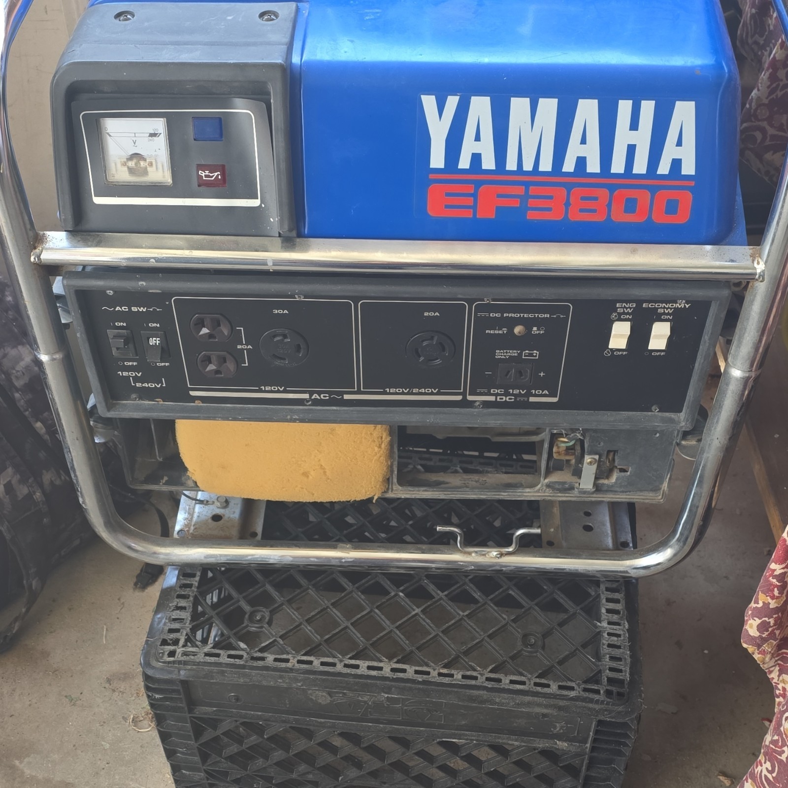 Yamaha EF3800 Portable Power Generator 120V/240V 5+ gal Blue Metal