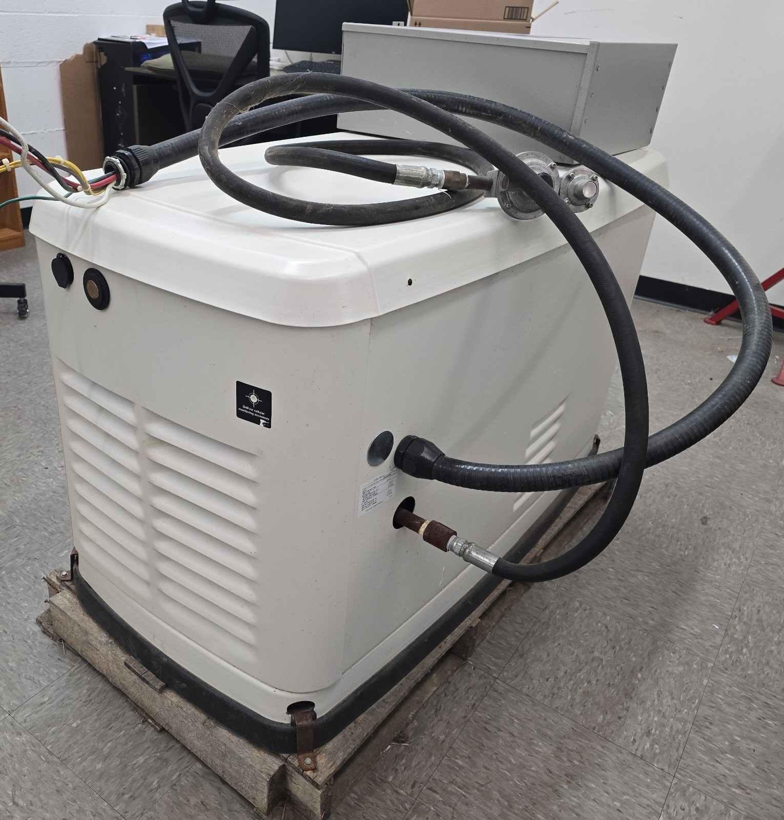 Generac Guardian 9kW Standby Generator, LP/NG, 240V, Air-Cooled, Model 7029