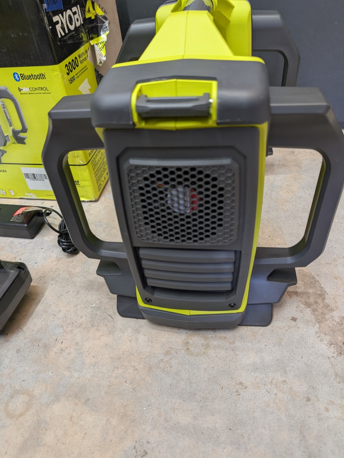 Ryobi RYi1802BTVNM, 40Volt – 3000Watt Power Station Generator WITH 4 BATTERIES!