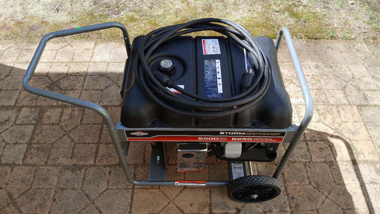 Briggs & Stratton Storm Responder Generator 5500 Watt 8250 Peak W/ Power Cable