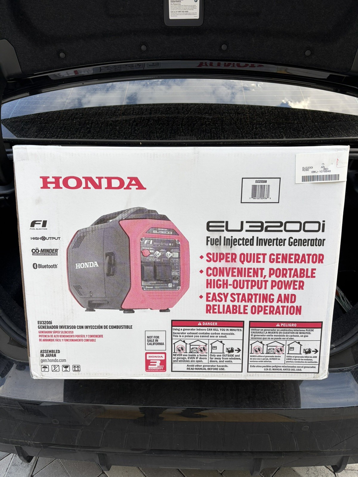 Honda EU3200 3200 Watts 120V Bluetooth Inverter Generator w/ CO-MINDER
