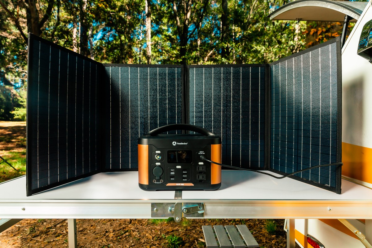 Southwire ​Portable Power All in One Solar Generator kit