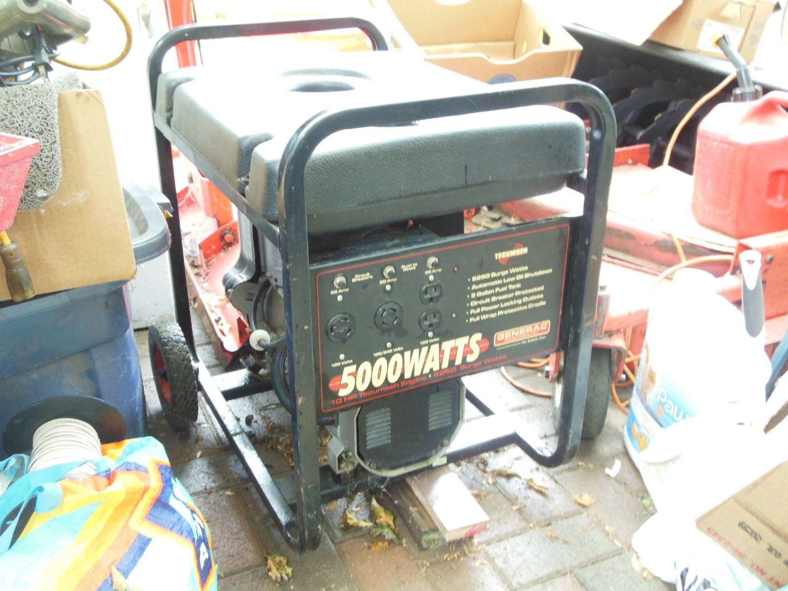 GENERAC GENERATOR, 5+KW TECUMSEH 10 HP MOTOR, HAND START, 5 GAL, GREAT COND.