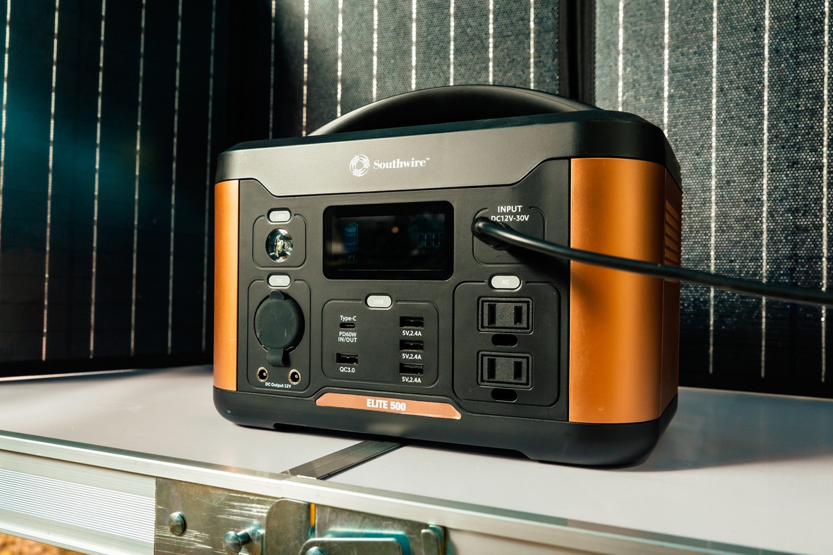 Southwire ​Portable Power All in One Solar Generator kit