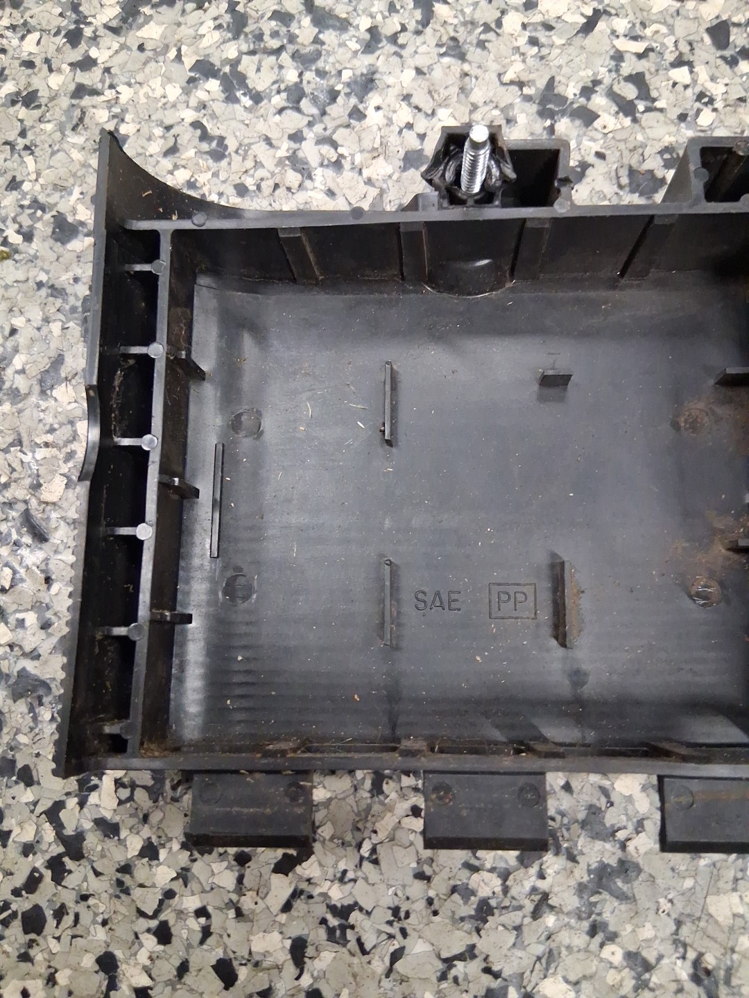 OEM USED BRIGGS QUANTUM AIR FILTER COVER 692298