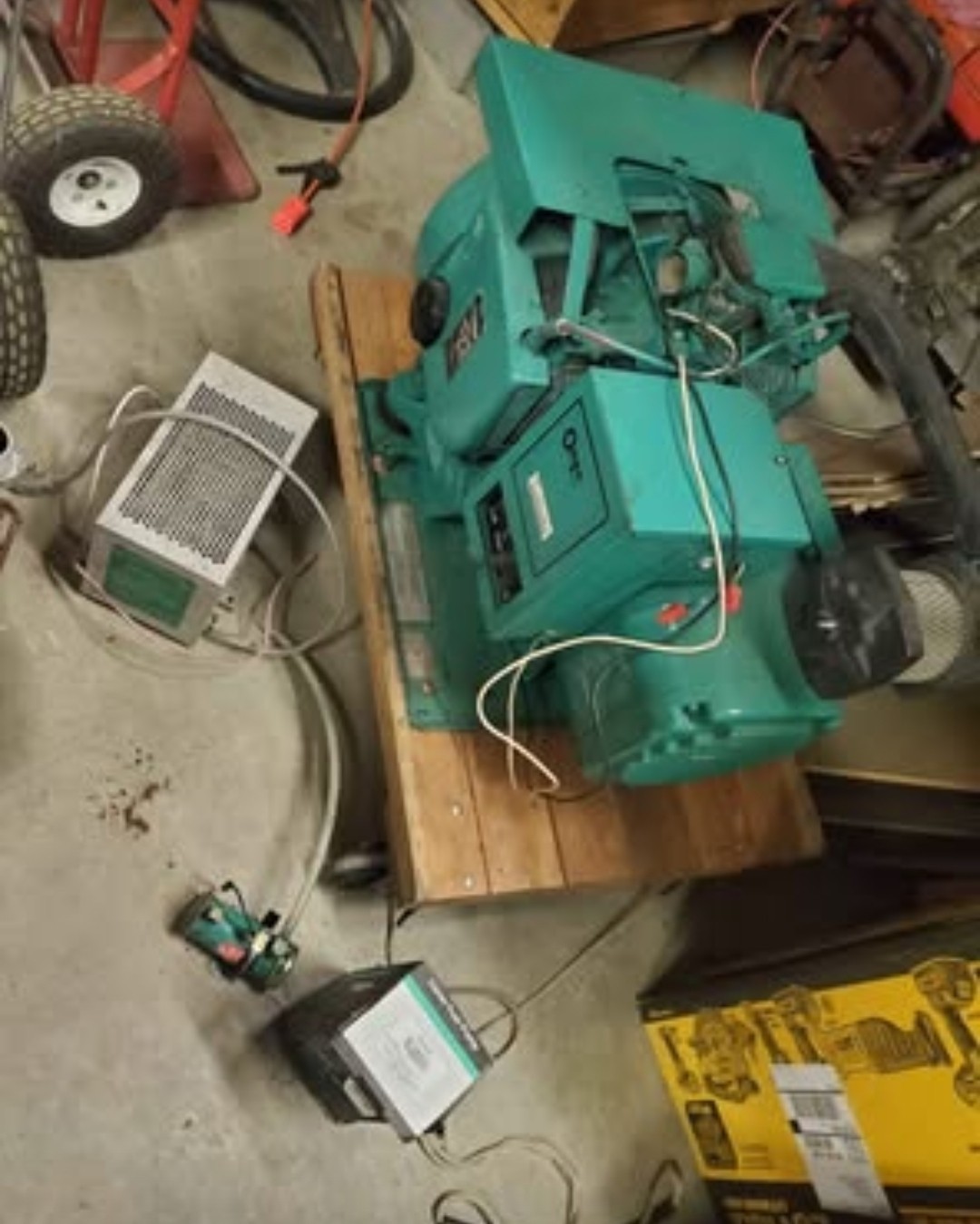 Onan Electric Gen Set Power Generator w/ Fuel Pump mod 4.0 bfa 1r/16004a refurb