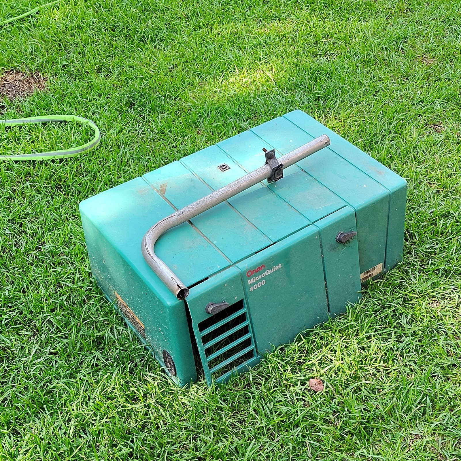Onan MicroQuiet 4000 Gasoline Power Generator 4kW 120V Green 4KYFA26100K