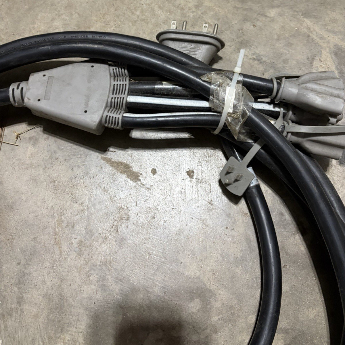 Briggs & Stratton P/N 197474 25 ft 20 Amp Generator Adapter Cord Set 4 Outlets