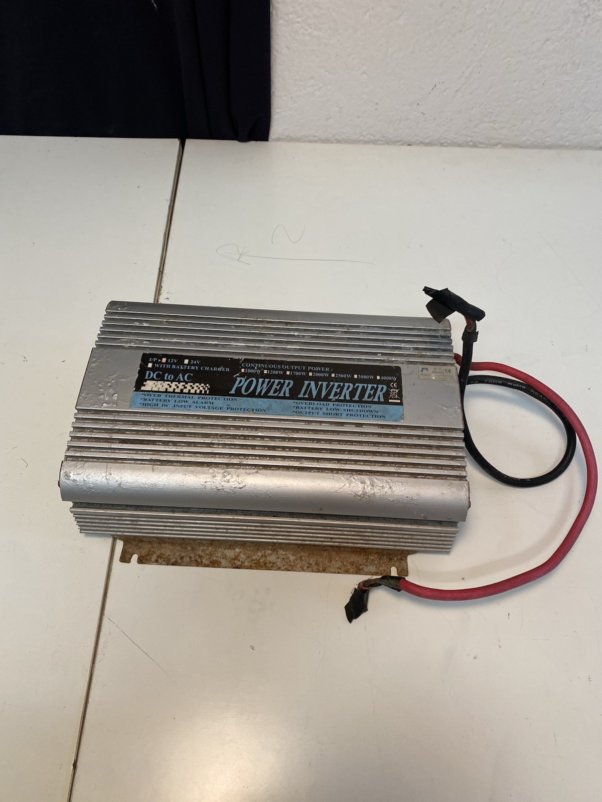 Schuko DC-AC Inverter 12V/24V 230V 50Hz 2 Outlets with Charger
