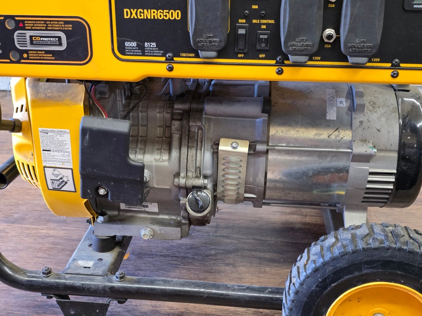 DEWALT DXGNR6500 6500W Gas Portable Generator CO Protect Local Pickup Only