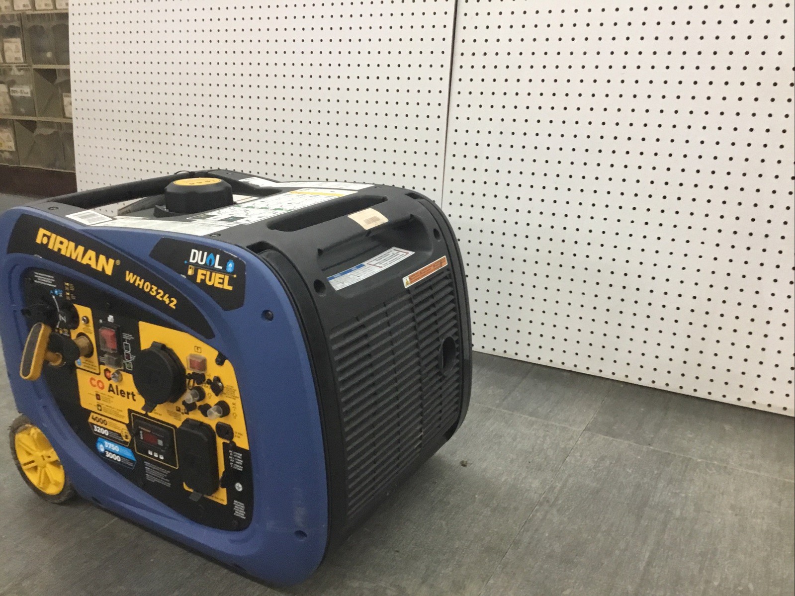 Firman Inverter Generator 3200W Running / 4000W Peak. Dual Fuel Camper Generator