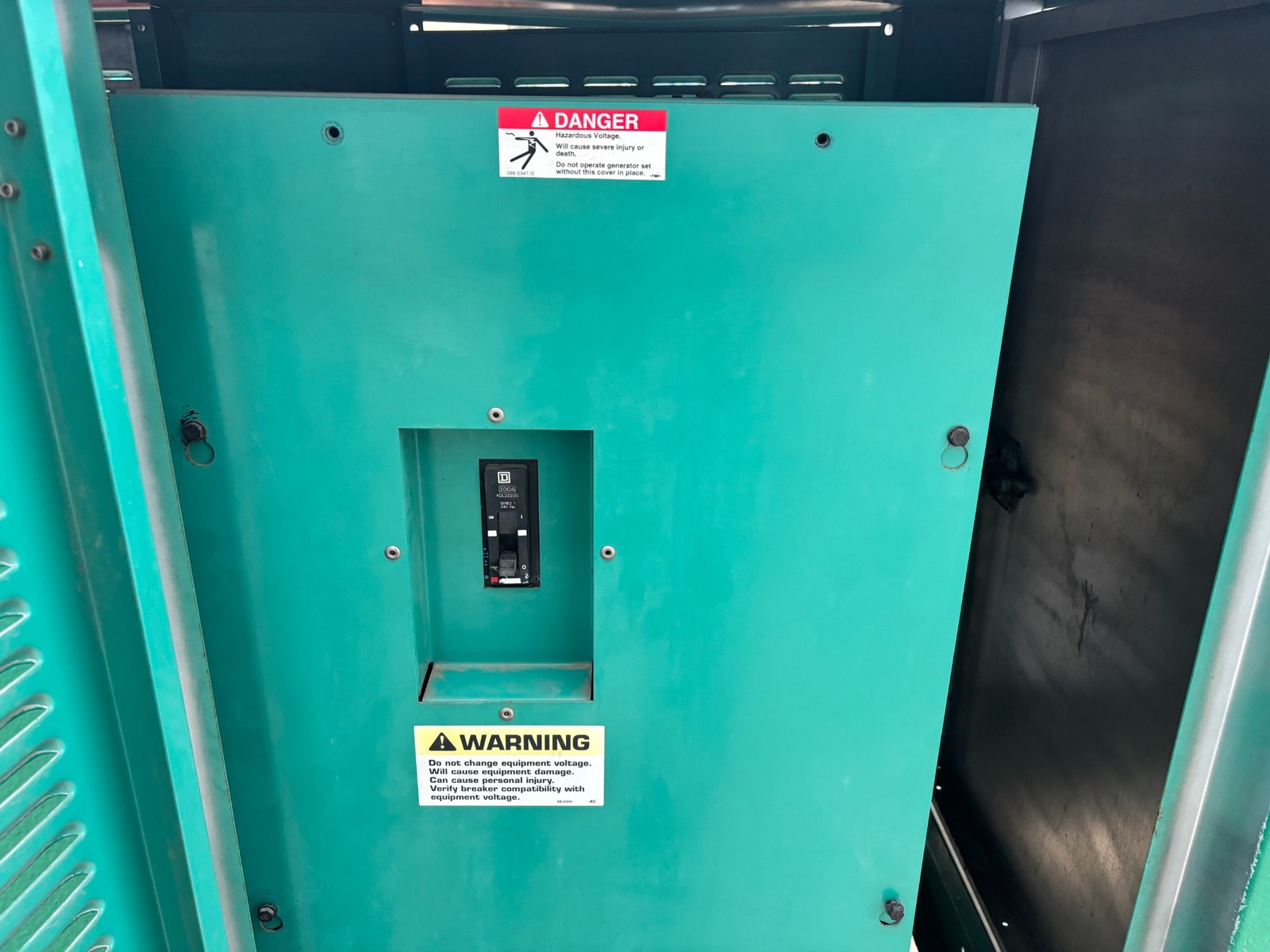 Cummins KW:35 Volts:120/240 AMPS:121.4 KVA:43.7 HRS:801 GGFD-563663