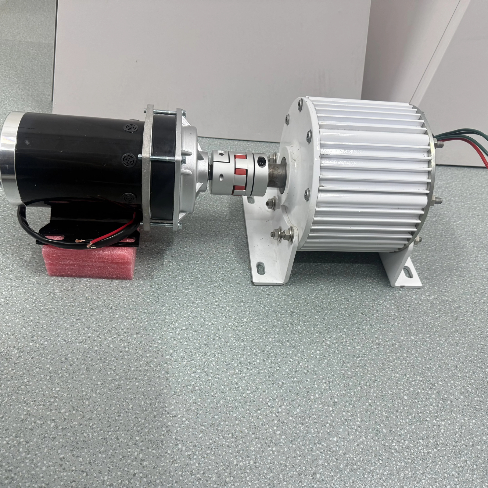2000W 220V Low Speeds 3 Phase Permanent Magnet Generator With DC Motor