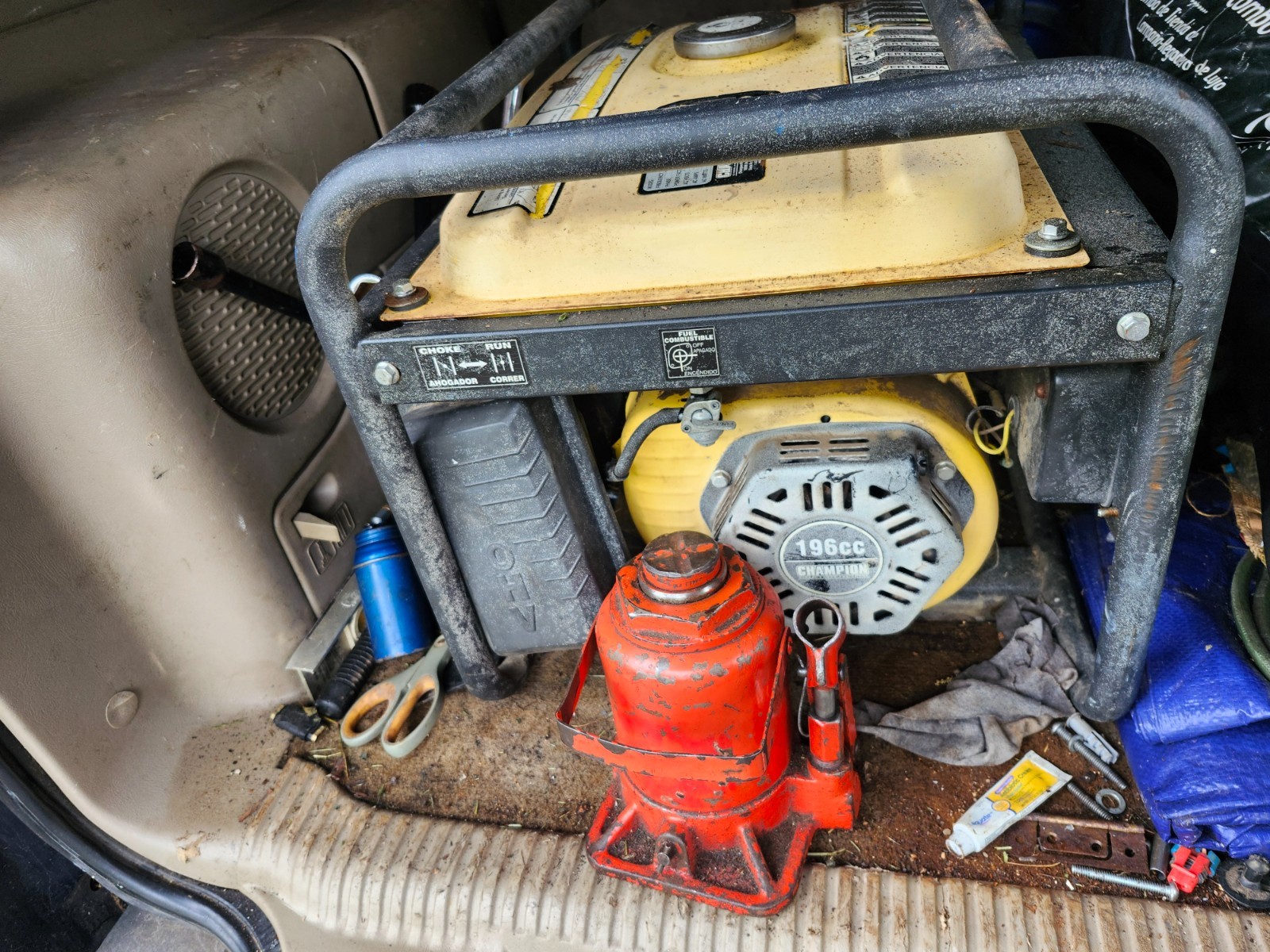 Champion 4000/3500 Watt runs gold and works like it’s suppose to.