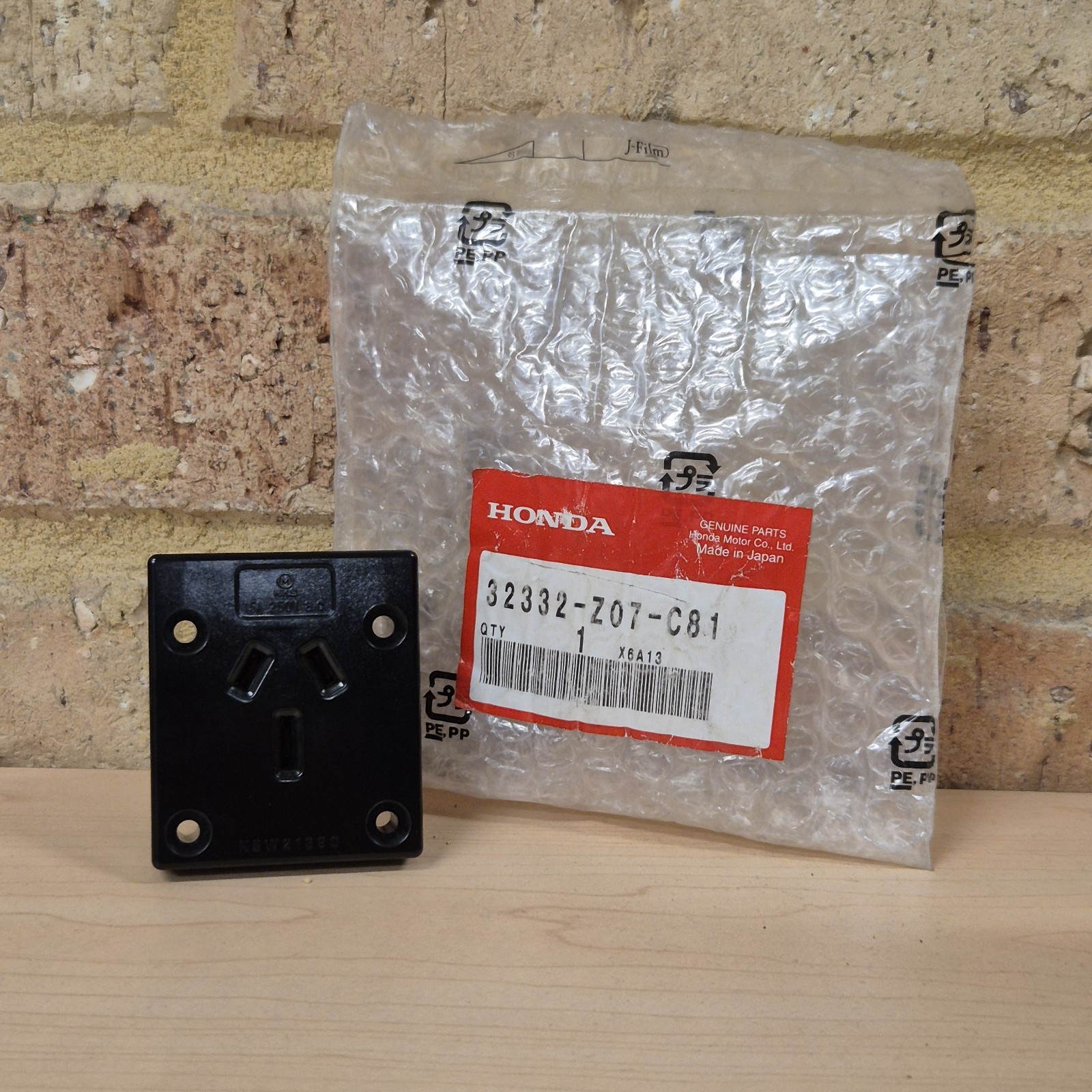 NEW Honda 15A 250V Socket for EM EU EG EX EP Generator 32332-Z07-C81