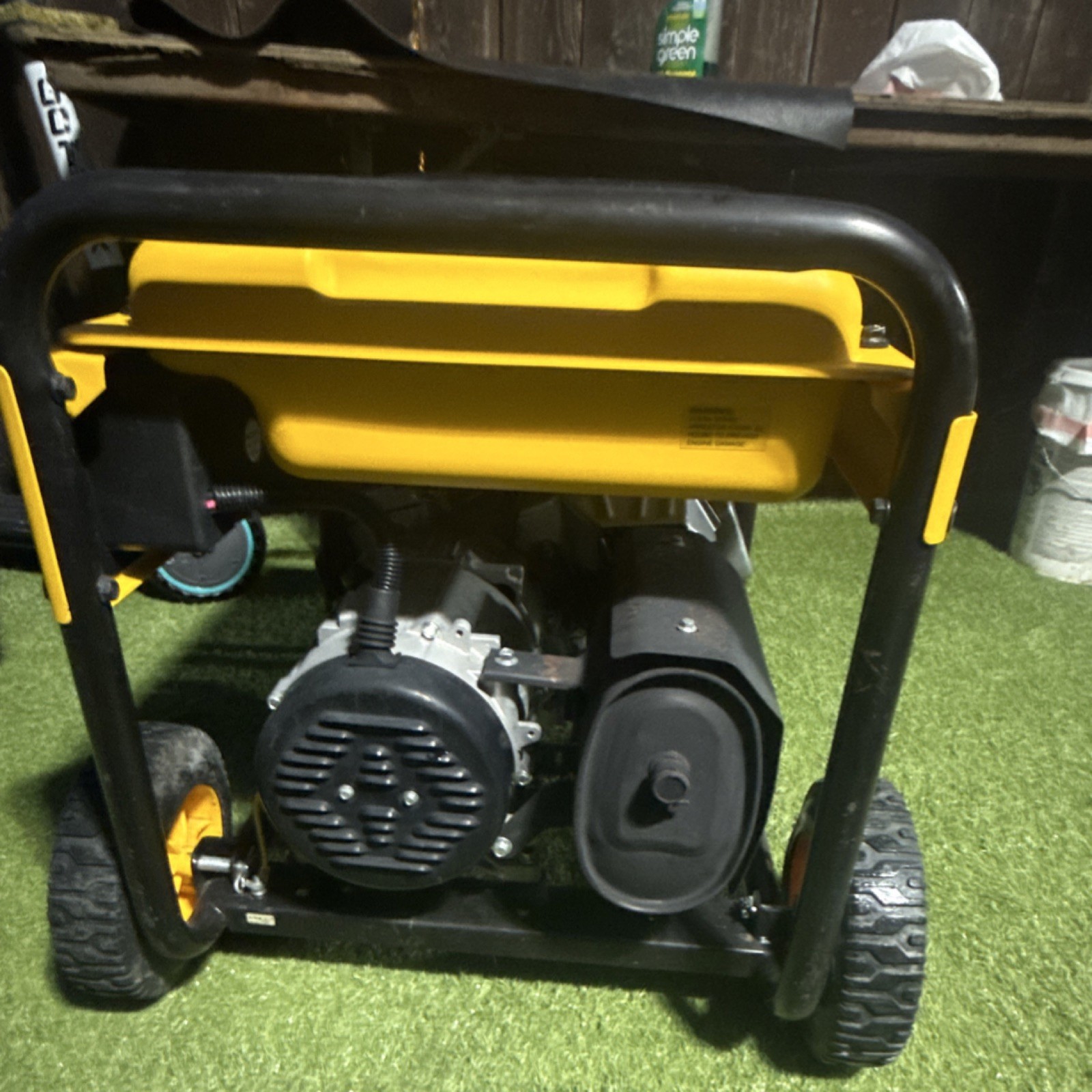DEWALT DXGNR6500 Portable Generator CO Protect 6500W 8125W Yellow 120/240V