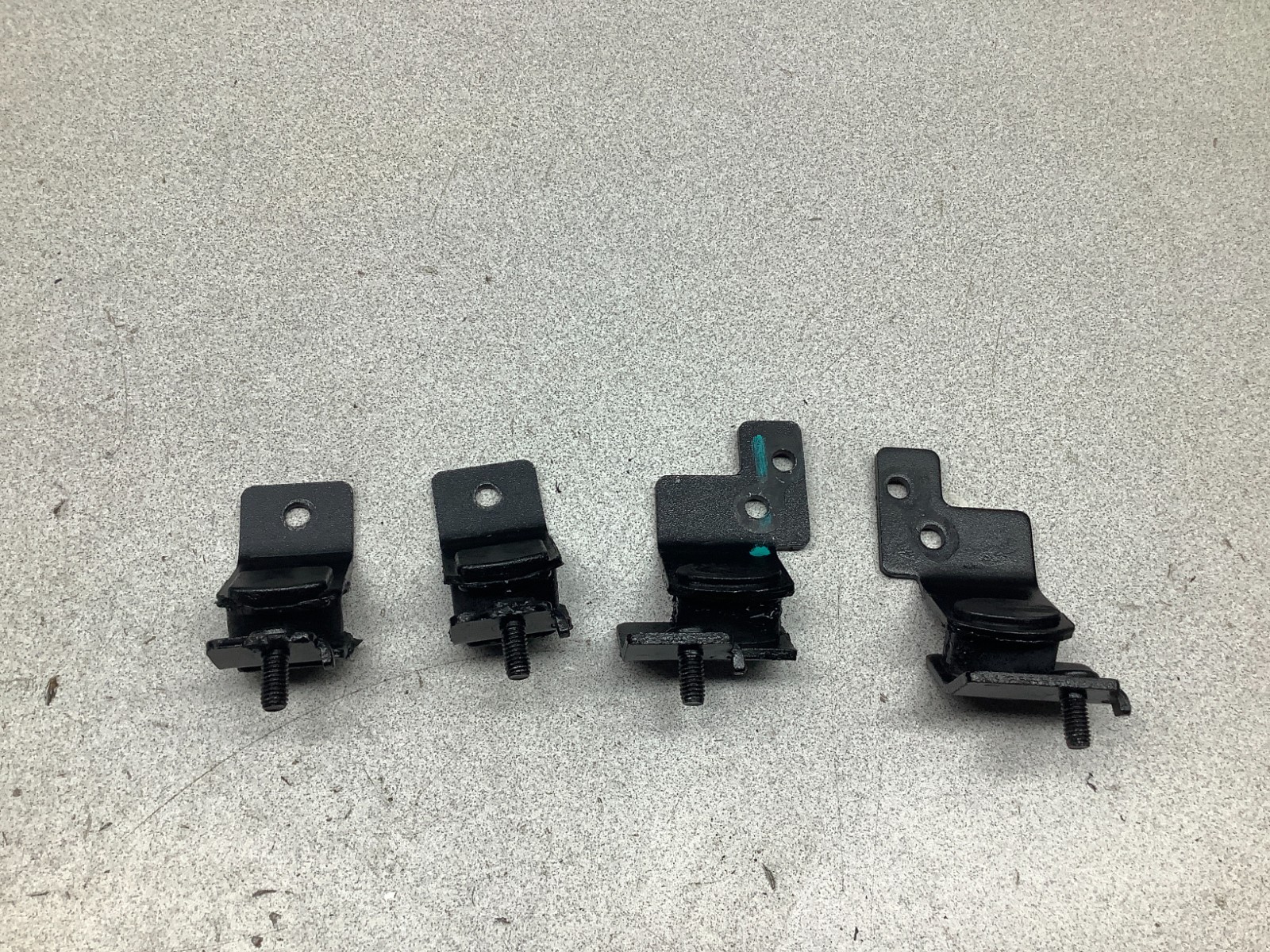 NEW OEM POWERSMART 2500W INVERTER GENERATOR HB5020C ENGINE ISOLATOR MOUNTS